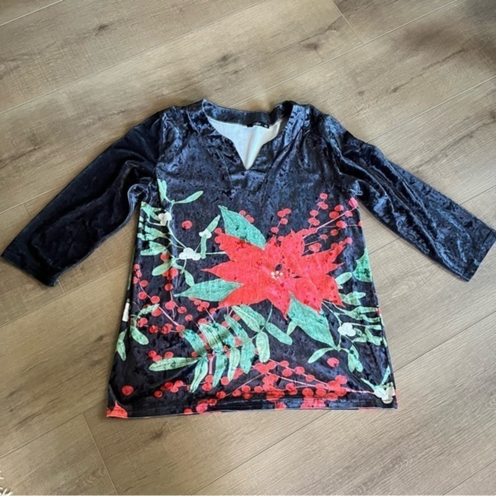 Lily Firmiana Large‎ Black Top Velvet  3/4 Sleeve V Neck Christmas Poinsettias